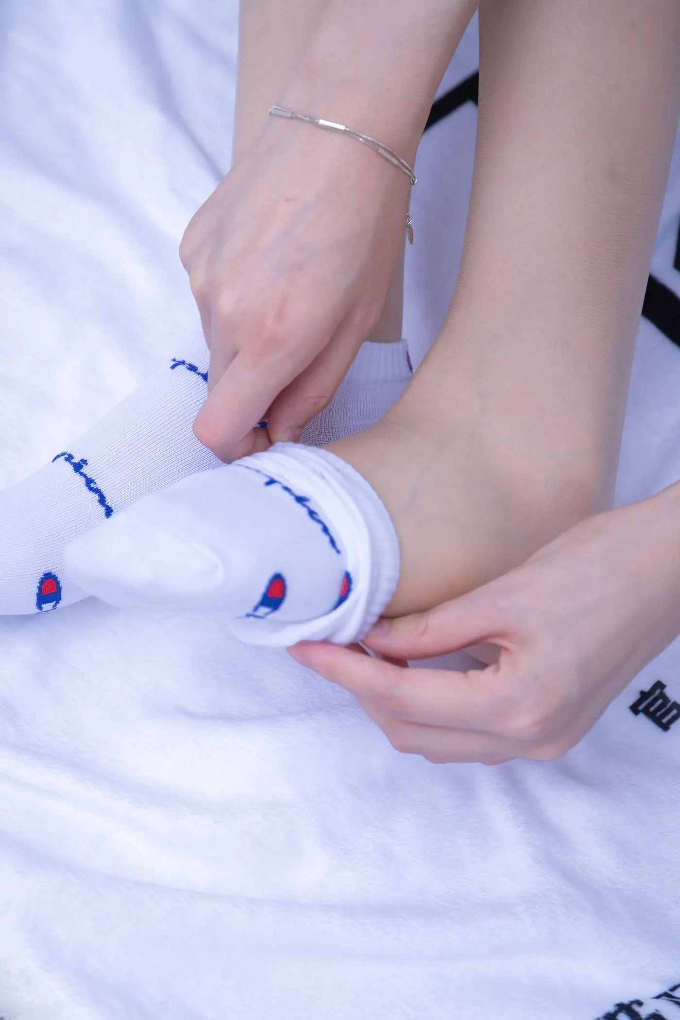 [BoBoSocks袜啵啵]NO.001 小甜豆-帆布鞋、白棉袜、肉丝 [138P]插图4